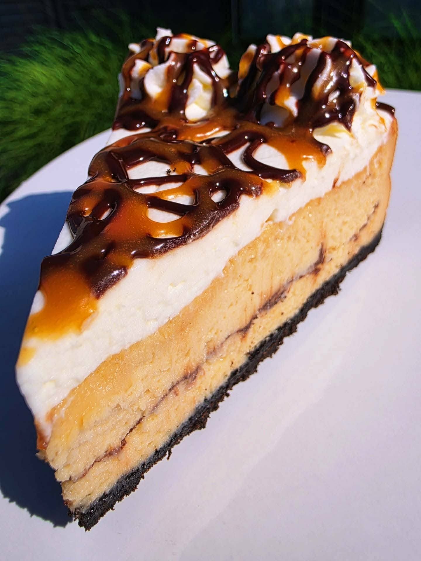 Caramel-Fudge-Ripple-Cheesecake.